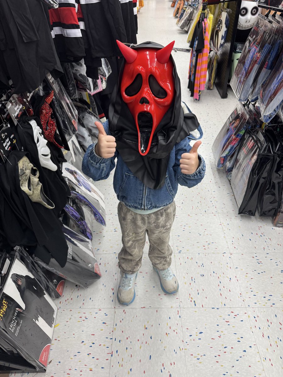 Xava_Unbound's tweet photo. My Halloween kid was stoked to go to the Halloween store https://t.co/nj7rJ5XNC9