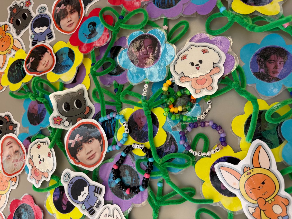 GlblCtzn's tweet photo. @LeagueOfLegends @astrozzn Sorry we were busy counting our freebies, what's up? https://t.co/p9L5izhDY1