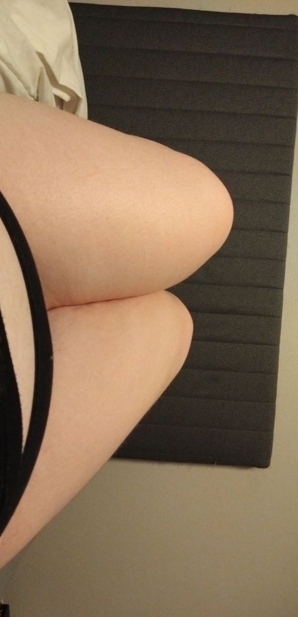 junkerqueenie's tweet photo. i hate my thighs but maybe someone will like them? #nsfwtwt https://t.co/XD2eBHMgYH