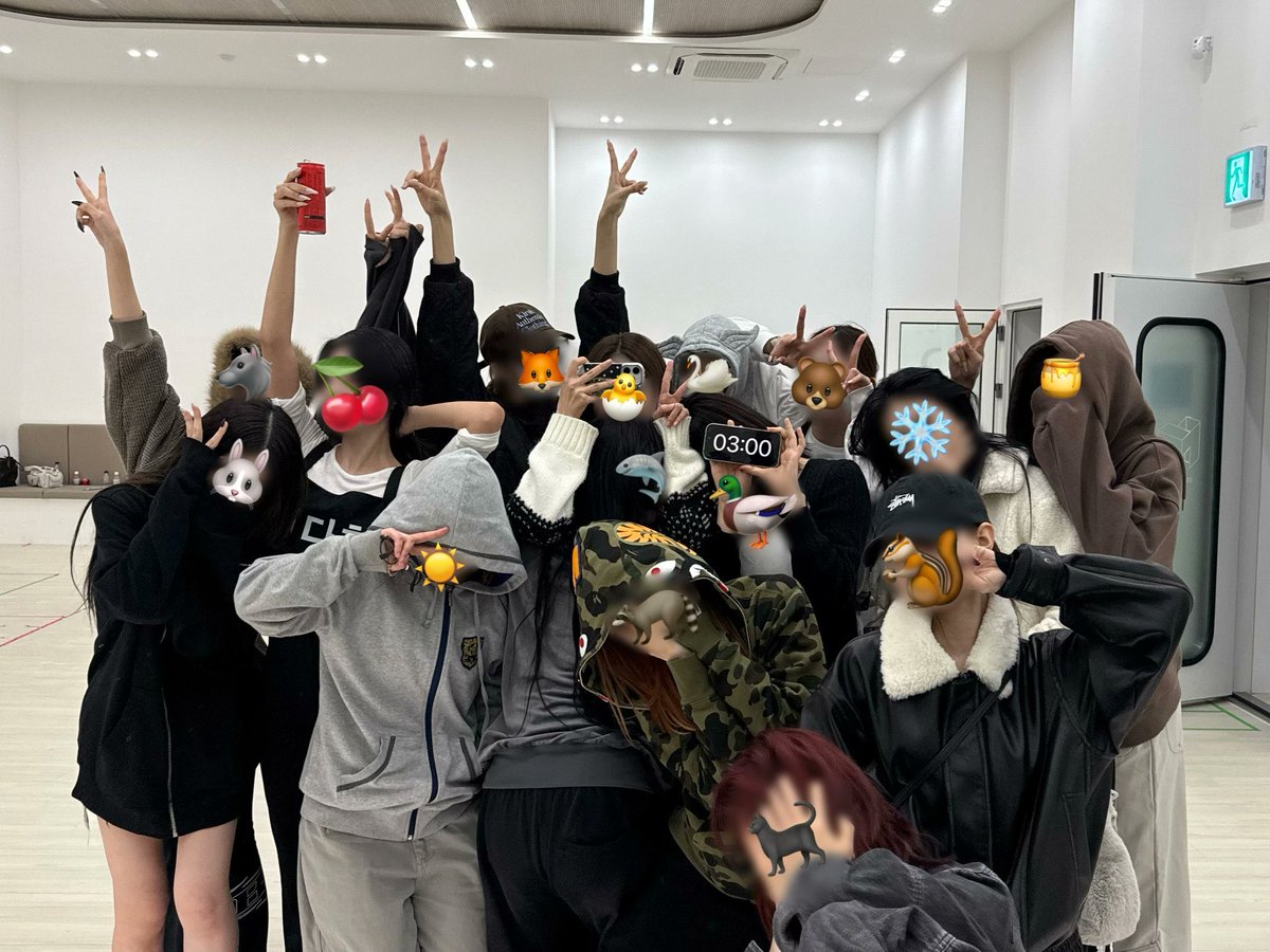 mokameino's tweet photo. my babies😭😭😭 they’re working so hard 🥹 https://t.co/vCaivJdJZo