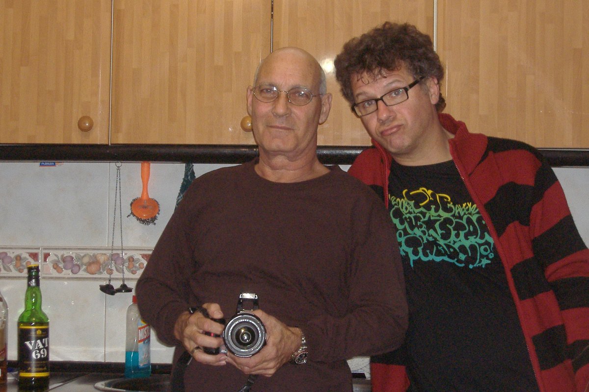 MarioOjeda4's tweet photo. Un recuerdo del 2009. Con el Tinto Vicente Feliú, en su casa en Alamar playa, La Habana, Cuba. Siempre presente. https://t.co/ovPI8fYCJB