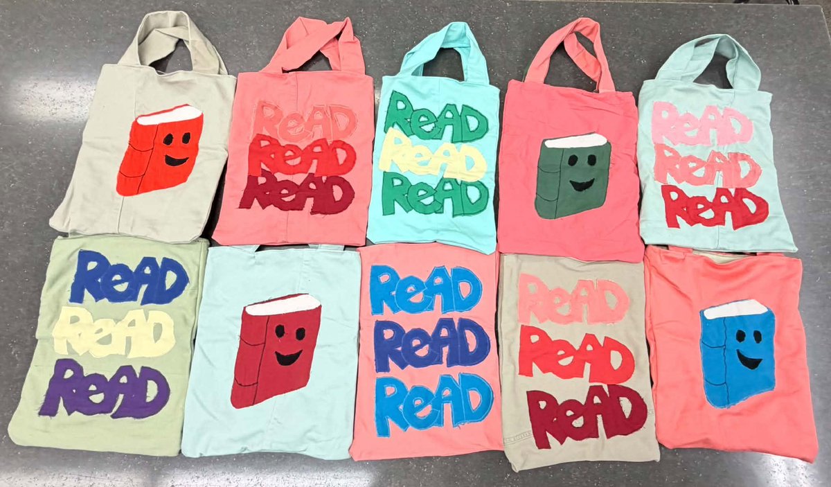 CLPublicLibrary's tweet photo. A very special thank-you to one of our patrons for making these bags for the Library!!! https://t.co/yt4V3IV6jy