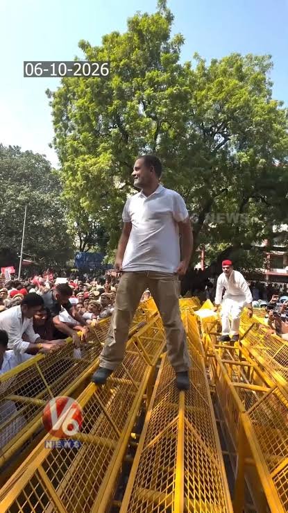 sachi_mahe's tweet photo. @INCIndia Rahul Gandhi
Vs
Mamtha
The Battle of
Epic Theatrics 🤣
#RahulGandhi #Gyanesh #GyaneshKumar #ElectionComission #ECE #ElectionComissionofIndia
#IndiaPolitics #INDIAAlliance #SIRProtest #SIR #SIRDeletions https://t.co/vsTHEp8o2u