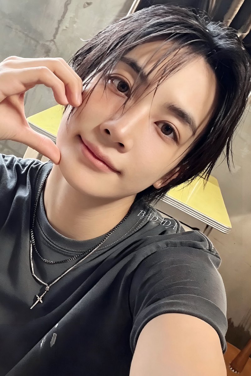 Yoon1Jeonghan's tweet photo. https://t.co/jopq8N3Eh9