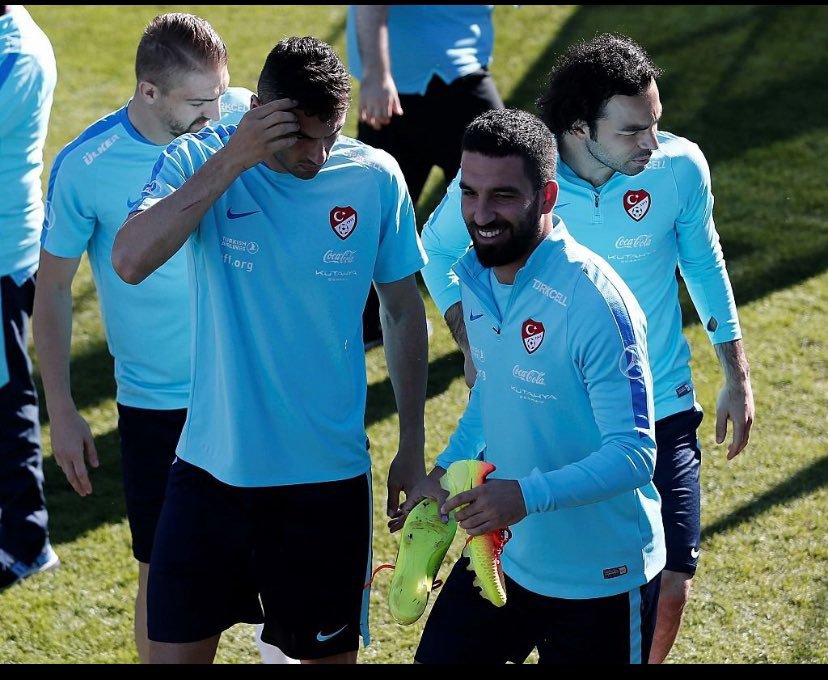 mistikokann's tweet photo. Futbolu , futbolun içinden gelenler yönetsin diyoruz da; 

Siyasete yakın olmayan, herkesin kabul edeceği bir tane isim bulamıyoruz…!

Var mı öneriniz …!!!! https://t.co/QZbPUceWll