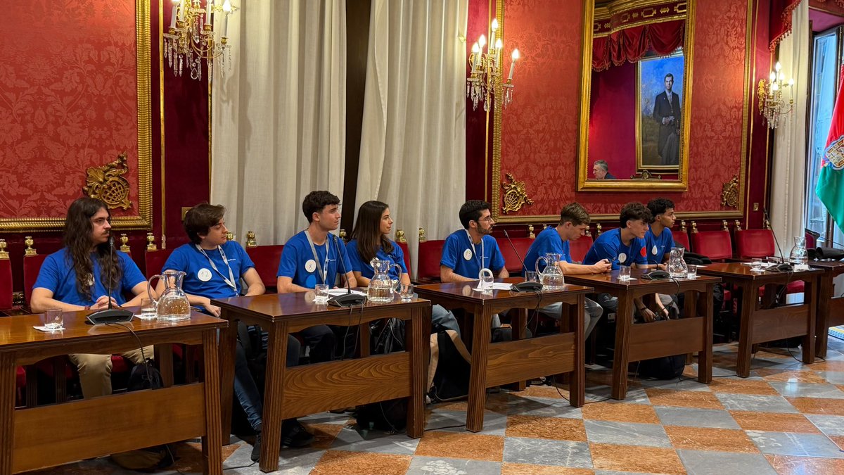 aytogr's tweet photo. 💡 Granada se convierte en laboratorio de ideas para el talento digital universitario

El Ayuntamiento ha acogido una nueva edición de Líderes Digitales Universitarios 2026, impulsada por la Cátedra Telefónica-UGR ‘IA, Ciberseguridad y Sociedad Cognitiva’. https://t.co/C5IAJD2cmC