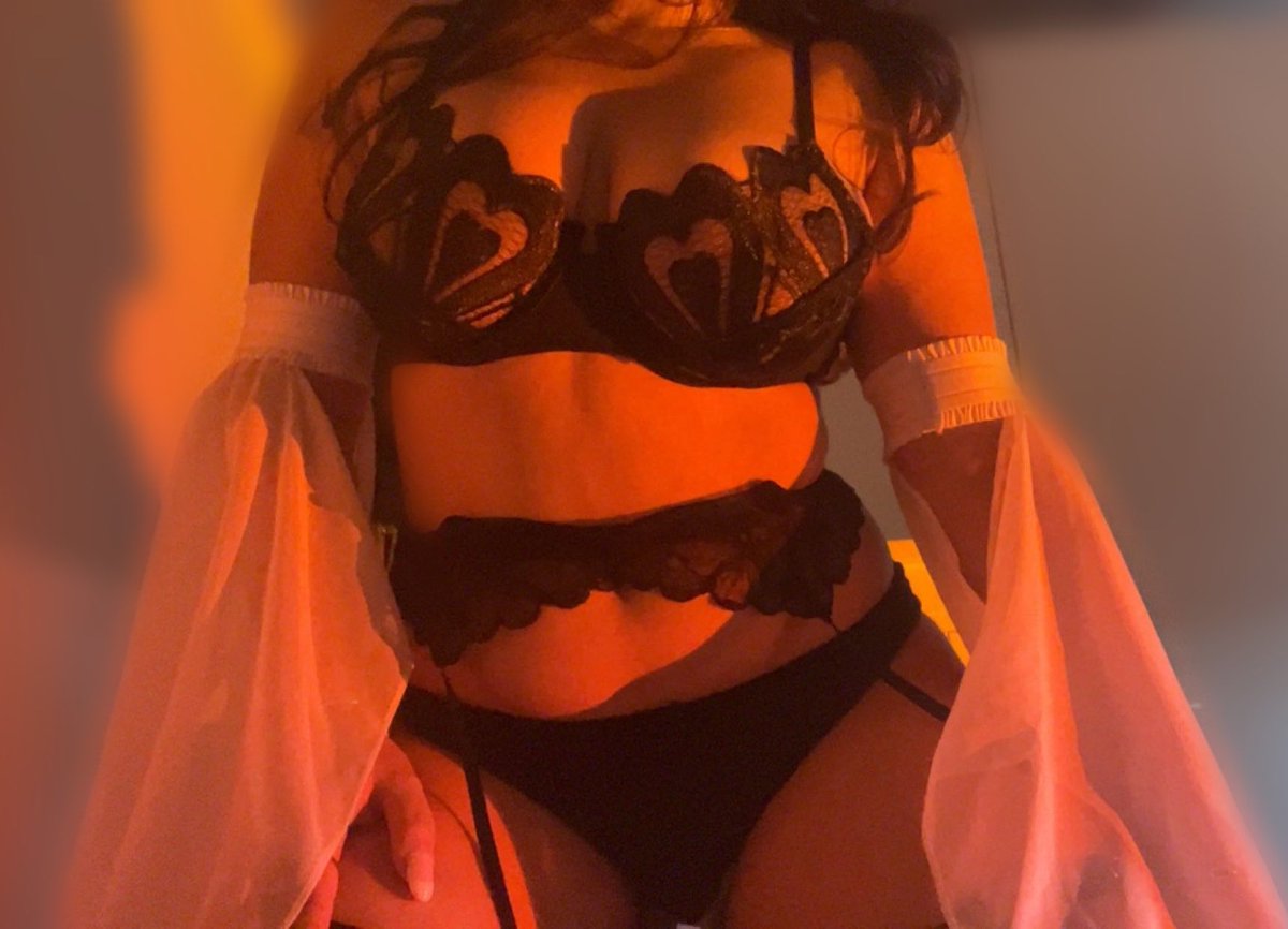 littlbratdoll's tweet photo. my presence sweet and my aura bright https://t.co/9dqVo84R8h