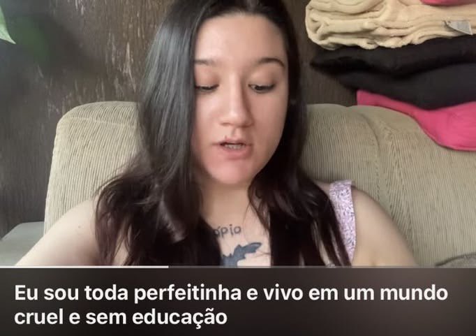 akirereverse's tweet photo. tendo que voltar pro meu cabelo natural pois não quero que me façam de cachorro orelha viajando pra delhi sozinha https://t.co/IWnpA2d3yW