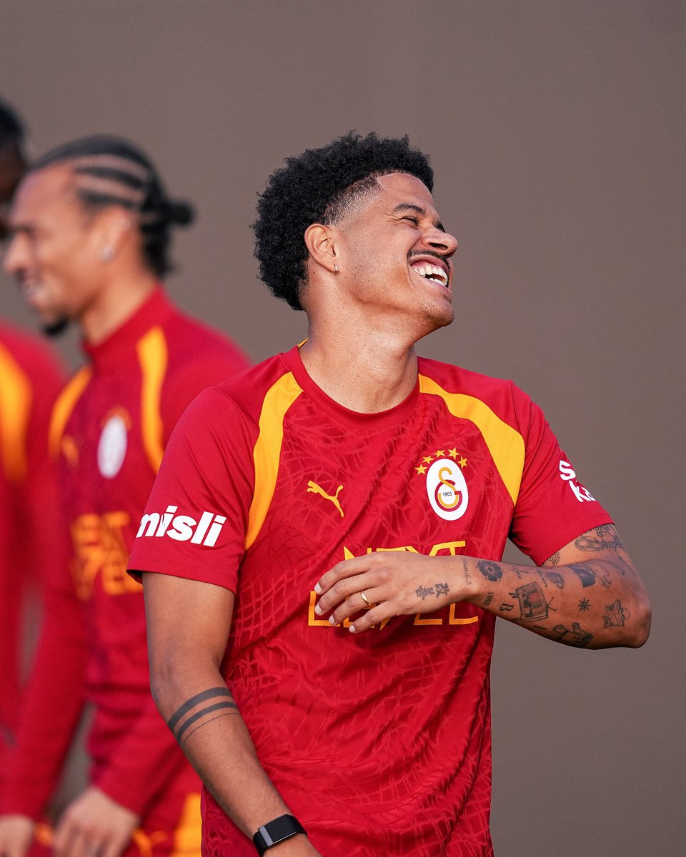 GalatasaraySK's tweet photo. 💛❤️ https://t.co/nhrYXmlVum