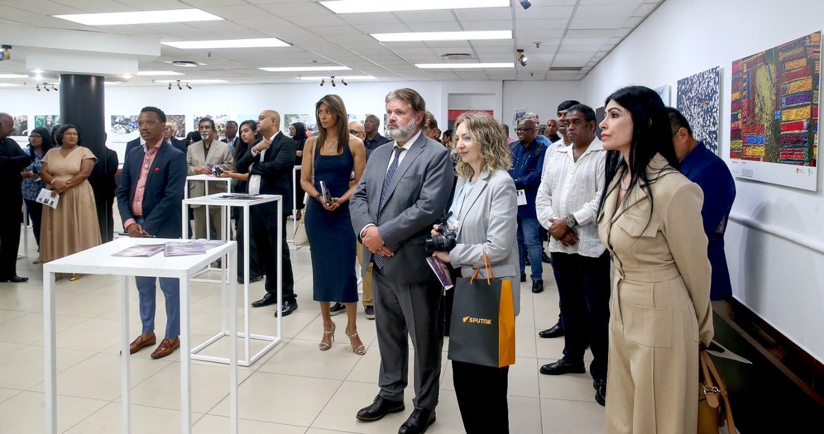 EmbassyofRussia's tweet photo. 📸 The 12th Andrei Stenin International Press Photo Contest Exhibition has opened in Durban — its first visit to KwaZulu-Natal.
🇷🇺🇿🇦 Featuring 30 powerful works by 2025 winners and finalists, the exhibition is at Durban Media House until 23 October.
https://t.co/xky8rmqg13 https://t.co/uVnS4wKi8a