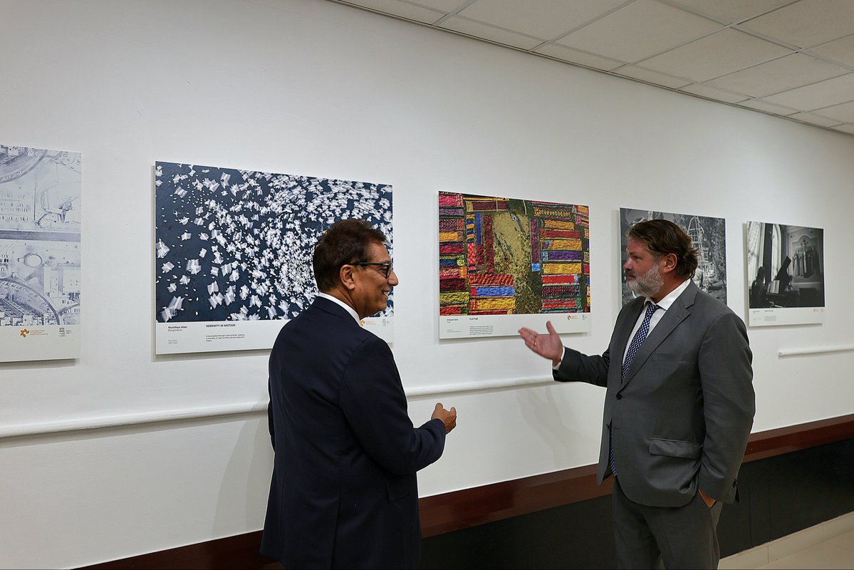 EmbassyofRussia's tweet photo. 📸 The 12th Andrei Stenin International Press Photo Contest Exhibition has opened in Durban — its first visit to KwaZulu-Natal.
🇷🇺🇿🇦 Featuring 30 powerful works by 2025 winners and finalists, the exhibition is at Durban Media House until 23 October.
https://t.co/xky8rmqg13 https://t.co/uVnS4wKi8a