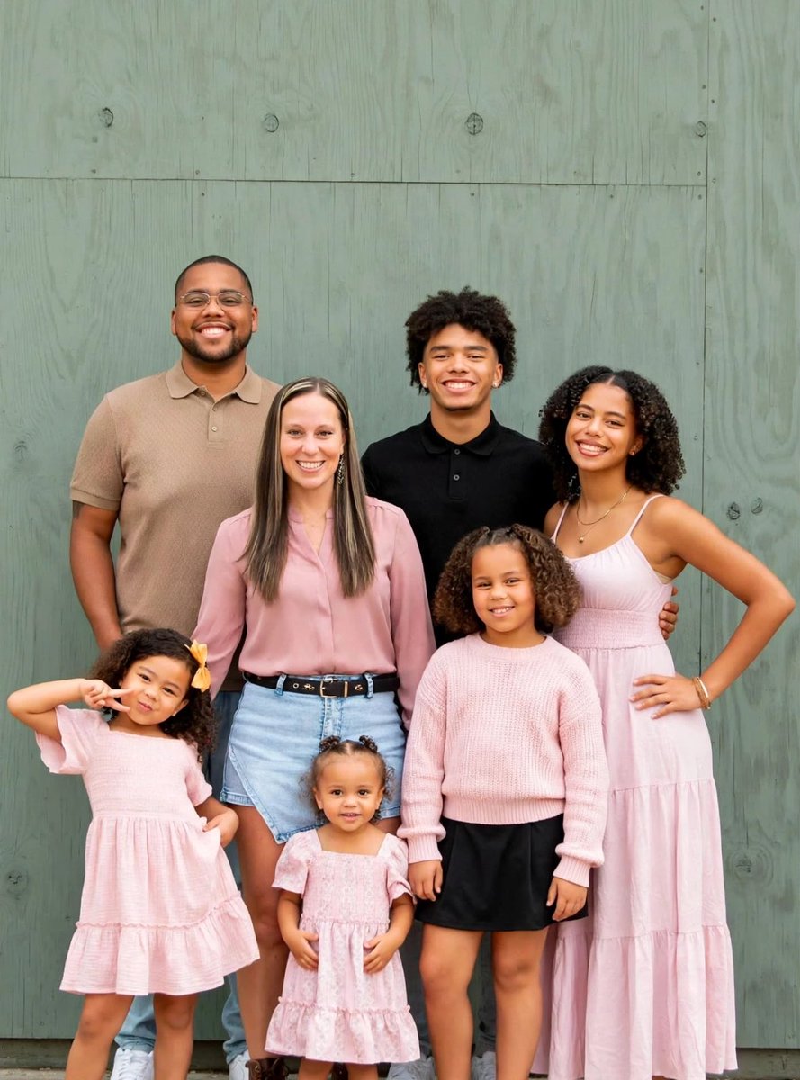 _iamtolulope's tweet photo. From a family of 3 to a family of 7 🤍😍 https://t.co/Nb27VE81y6