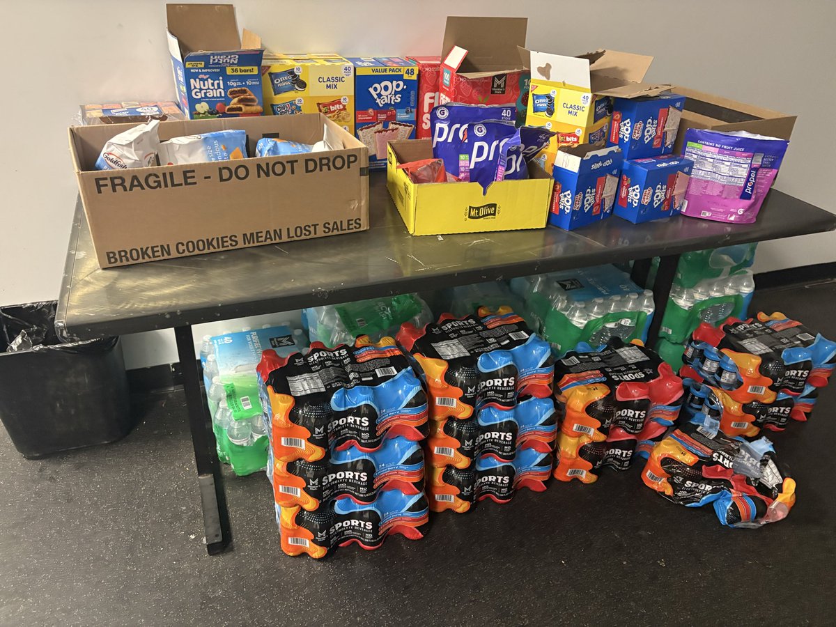 RobeyPatrick's tweet photo. Hydration restock &amp; glove day. https://t.co/AHXEH58pY7