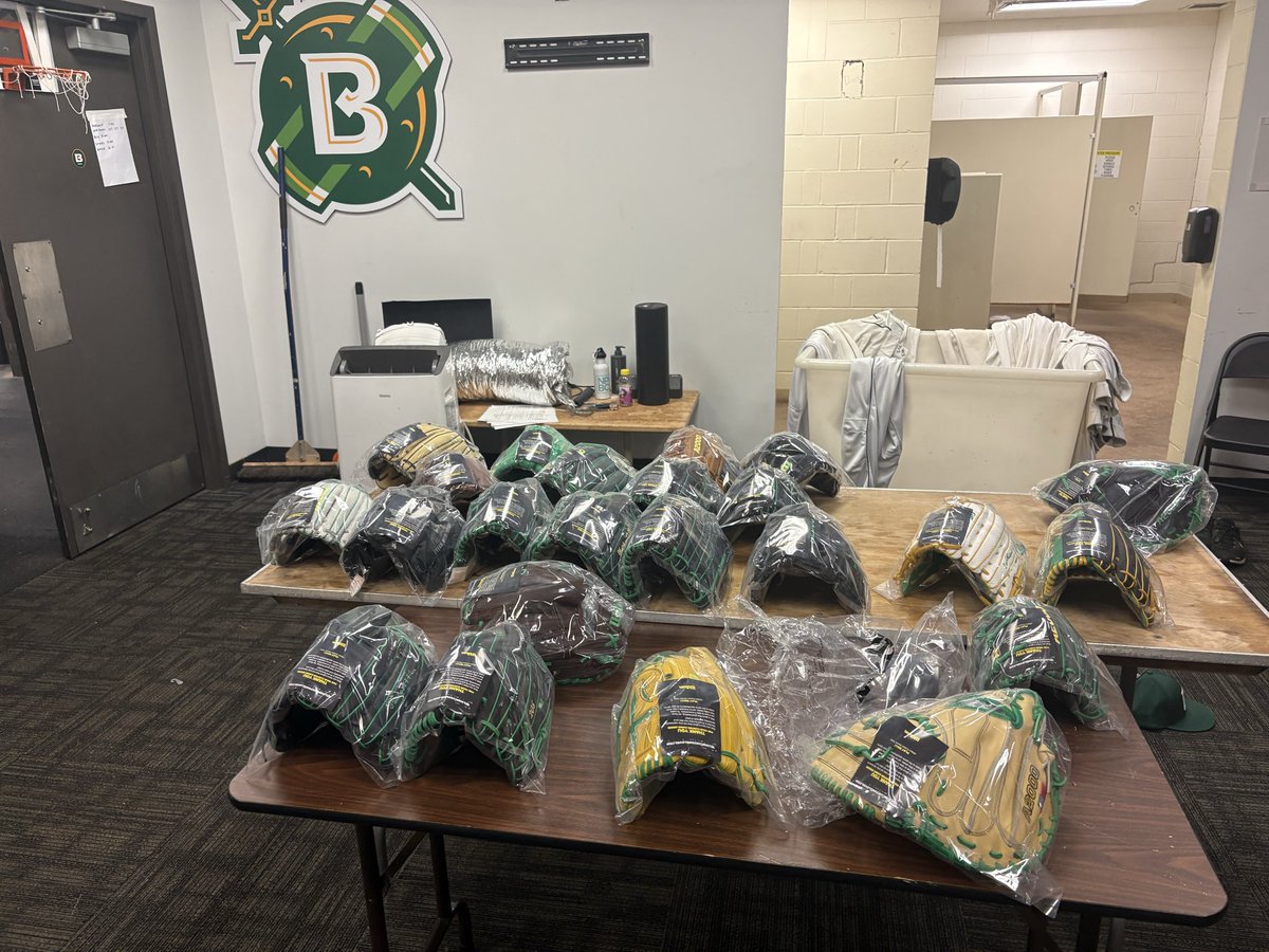 RobeyPatrick's tweet photo. Hydration restock &amp; glove day. https://t.co/AHXEH58pY7
