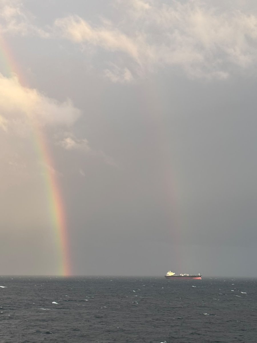 rahulluuu's tweet photo. My evenings office view ❤️⚓ https://t.co/HAZa1BeTI0