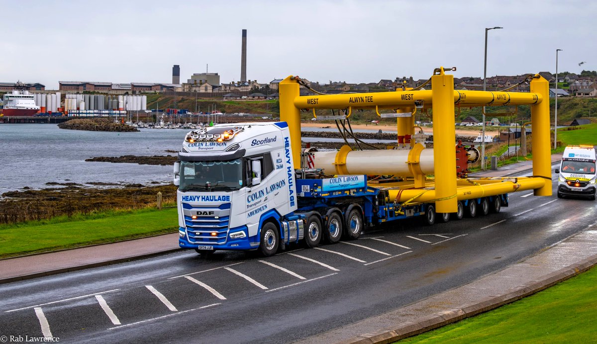 DAFTrucksUK's tweet photo. Is this the biggest load of the week? 👀

Let us know if you can top it!

📷 Paul Warden

#AbnormalLoad #HeavyHaulage #DAFTrucks #Trucking https://t.co/WV5akU9Hxq