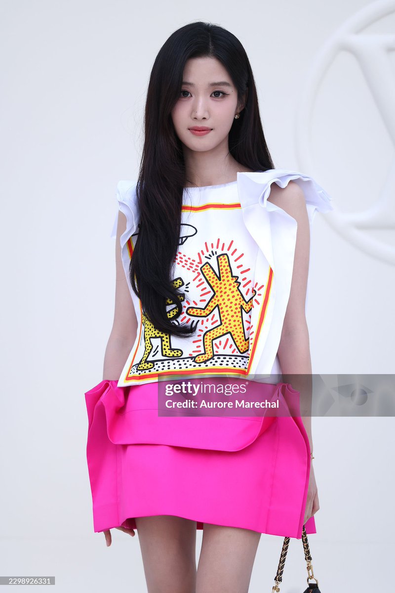 for0927x's tweet photo. Friend of the House Lu Yuxiao for Louis Vuitton on Getty Images.

LU YUXIAO FOR LV SS27 PFW
#LUYUXIAOxLVSS27 #LVSS27
#LuYuxiao #卢昱晓 @LouisVuitton https://t.co/kqRku9PKZu