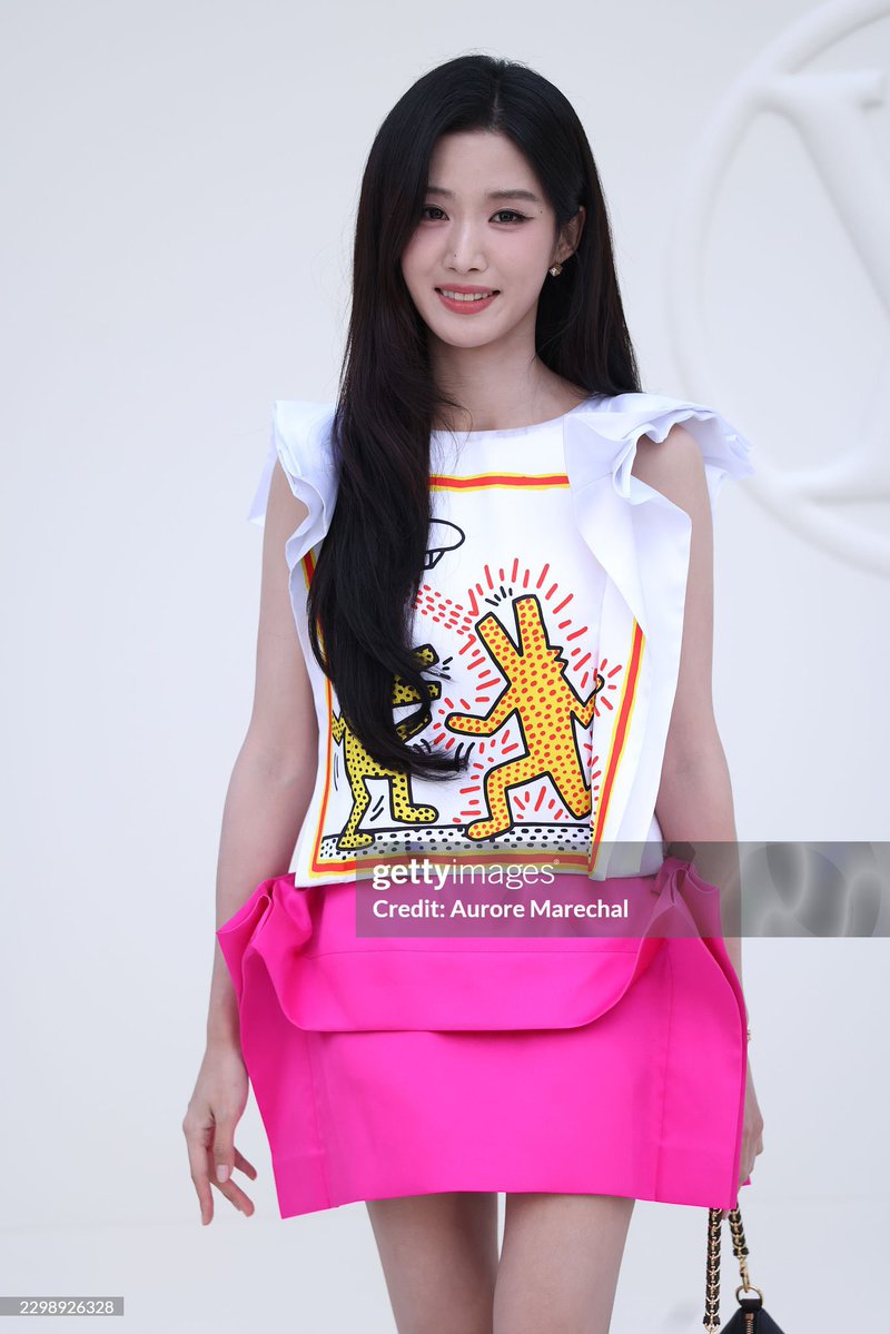 for0927x's tweet photo. Friend of the House Lu Yuxiao for Louis Vuitton on Getty Images.

LU YUXIAO FOR LV SS27 PFW
#LUYUXIAOxLVSS27 #LVSS27
#LuYuxiao #卢昱晓 @LouisVuitton https://t.co/kqRku9PKZu