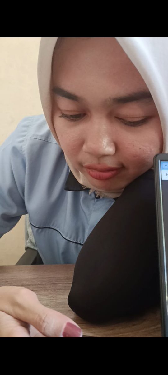 __Bpd__'s tweet photo. Marriage is scary....
Baru beberapa bulan nikah, tpi udah main belakang sama admin kantornya...

ini muka adminnya.
Kerjanya di Pt. Barac*c* Agr*nes** Mayong Jepara.

Alumni Ilmu Hukum Universitas Muria kudus angkatan 2016. Namanya Aliza Tam*n* Najum. https://t.co/CWaNxfYWbW
