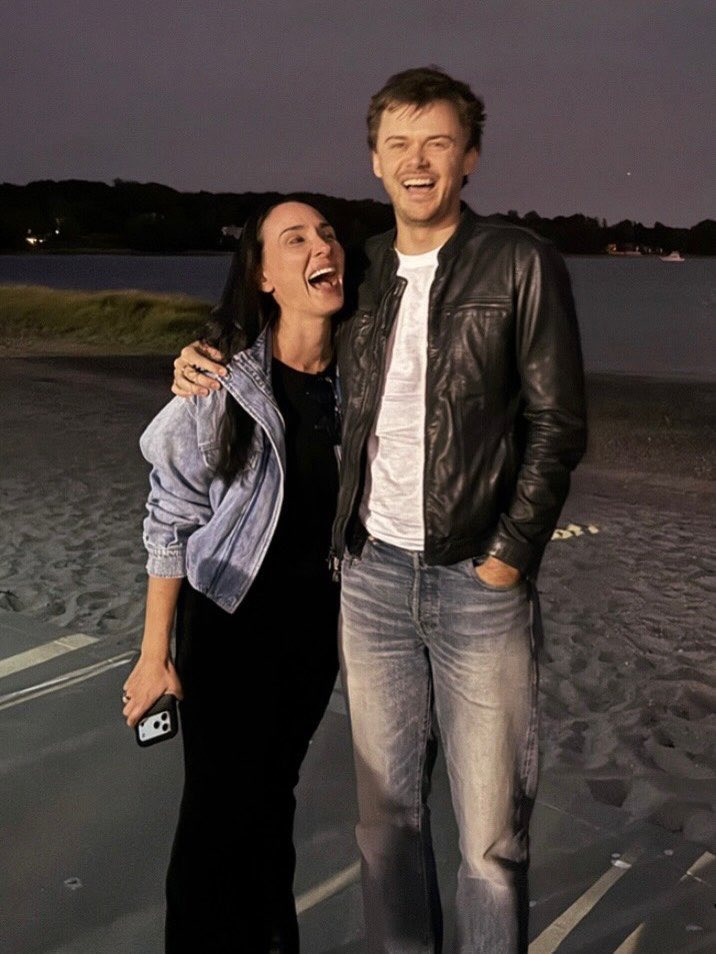news_chrisB's tweet photo. Chris Briney with Leslie Berland and the team, behind the scenes of his new campaign for Verizon. https://t.co/2TtVNg6WTV