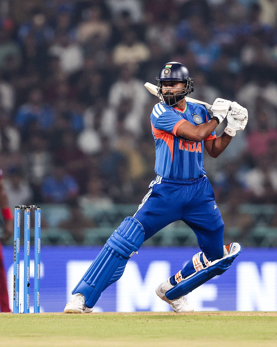 ShreyasIyer15's tweet photo. A night of exultation 🇮🇳💯 https://t.co/jtnmbaB3in