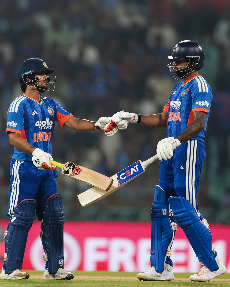 ShreyasIyer15's tweet photo. A night of exultation 🇮🇳💯 https://t.co/jtnmbaB3in