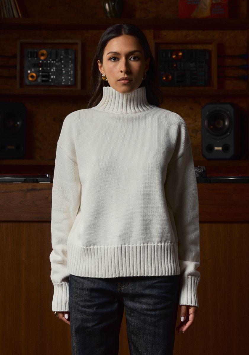 DLVisionMode's tweet photo. Five Studios lance demain dès 17 heures une nouvelle collection de vêtements pour femmes d'inspiration européenne dont certains modèles se retrouveront dans les magasins @simons du Québec.

R.P. @commjulie 
#Fashion #ModeLocale #FiveStudios #DLVisionMode 
https://t.co/PqPiFuzXuz https://t.co/mqPuZmlZfE
