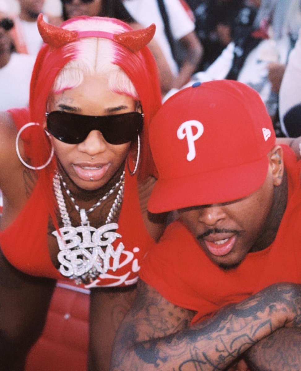 NewestMagazine's tweet photo. Sexy Redd x YG, The B Team 🔴 https://t.co/mHYXI70y4A