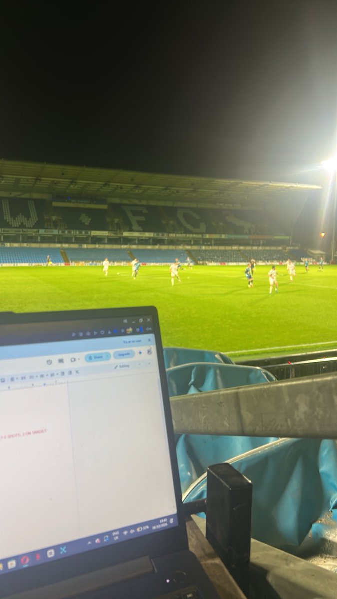 BronsonReedBoy's tweet photo. Come on Wycombe give us a chance #eflcup https://t.co/hJdiNRUKTD