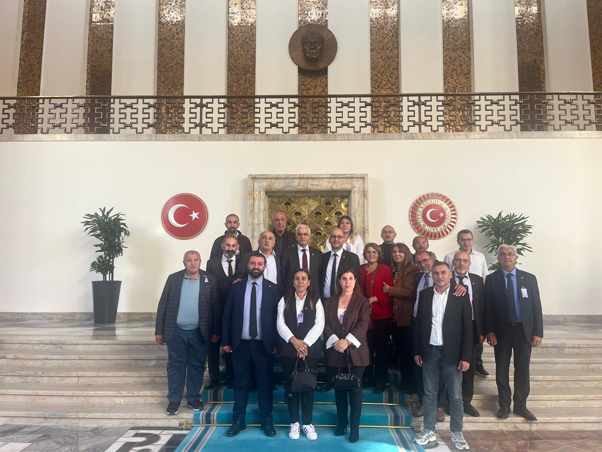 chpsivasil_'s tweet photo. TBMM ziyaretimizde İstanbul Milletvekilimiz Sayın Yüksel Mansur Kılınç’ı ziyaret ettik. Nazik ev sahipliği ve kıymetli sohbeti için teşekkür ediyoruz.

#TBMM #CHP #Sivas #İstanbul #YükselMansurKılınç https://t.co/4Mao3NumLv