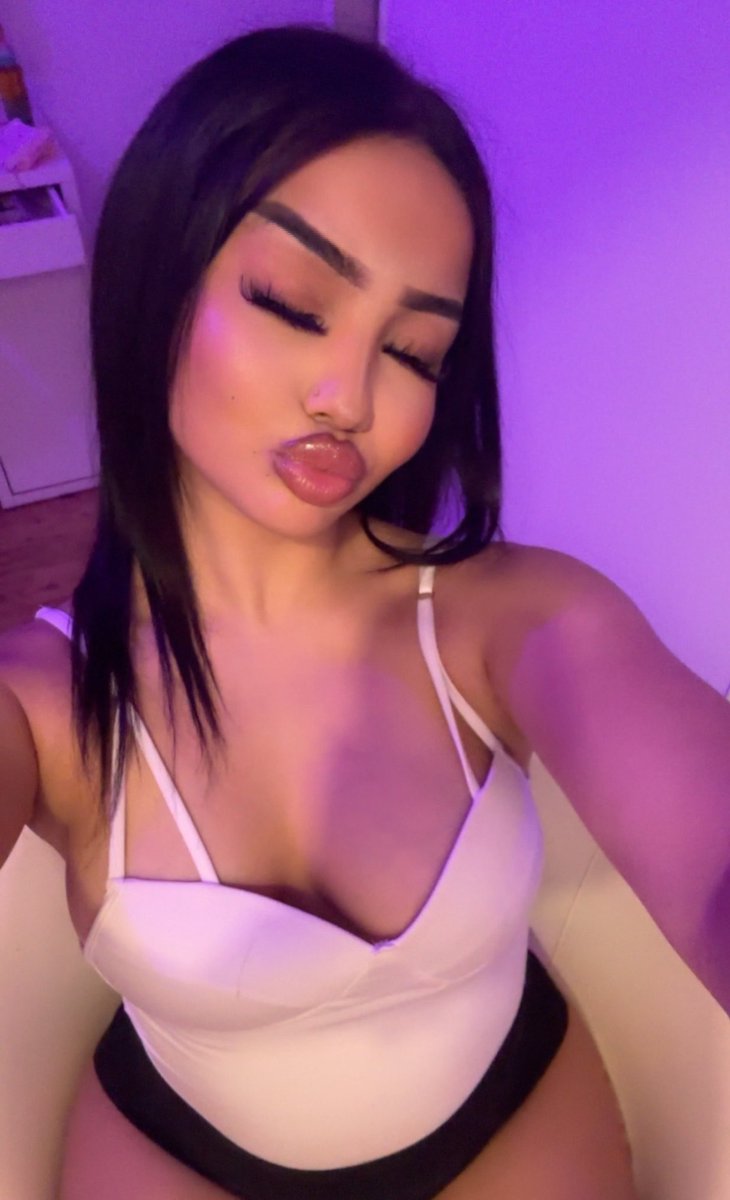 DominaChay's tweet photo. Qui pour cam? De la pupute ?? #moneyslave #paypig #moneymiss #soumis #domina https://t.co/qzJdVOSTP0