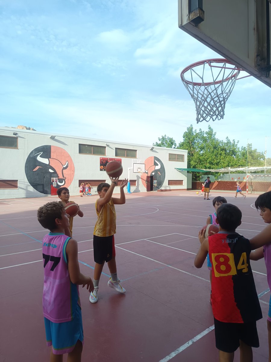 jaimeMT27's tweet photo. El MINI @CDJPuertaOscura empieza la semana a tope 🔥de cara a la temporada🏀❤️🖤

#PO15.0
#siemprejuntos
#miniguerreros https://t.co/kWDQhvJLWX