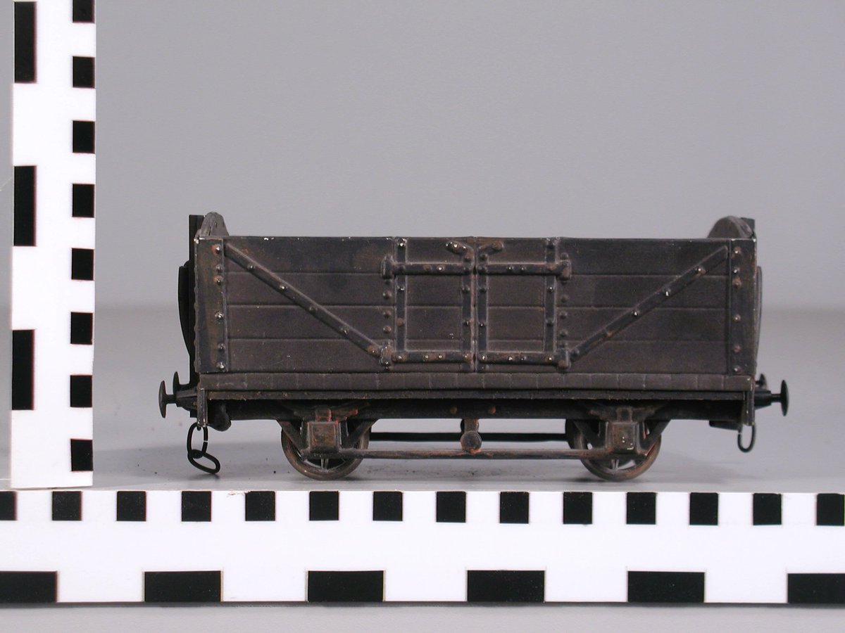 TheIronHorse06's tweet photo. Has anyone designed the L&amp;B trucks for OO/HO? I'd love to have some in my model collection.. https://t.co/svqIHMY5Ds
