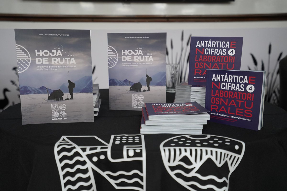 MilenioBASE's tweet photo. Valdivia📍📚 En la @faceauach se presentó la "Hoja de Ruta 2025-2030" @nodoantartico y el libro "Antártica en Cifras: Laboratorios Naturales" @inach_gob 👏Con presentaciones de nuestros @MilenioBASE @PostCienciaUACh @cienciasuach Dr. Kurt Paschke y Dra. Andrea Piñones https://t.co/4ErZro0zD0