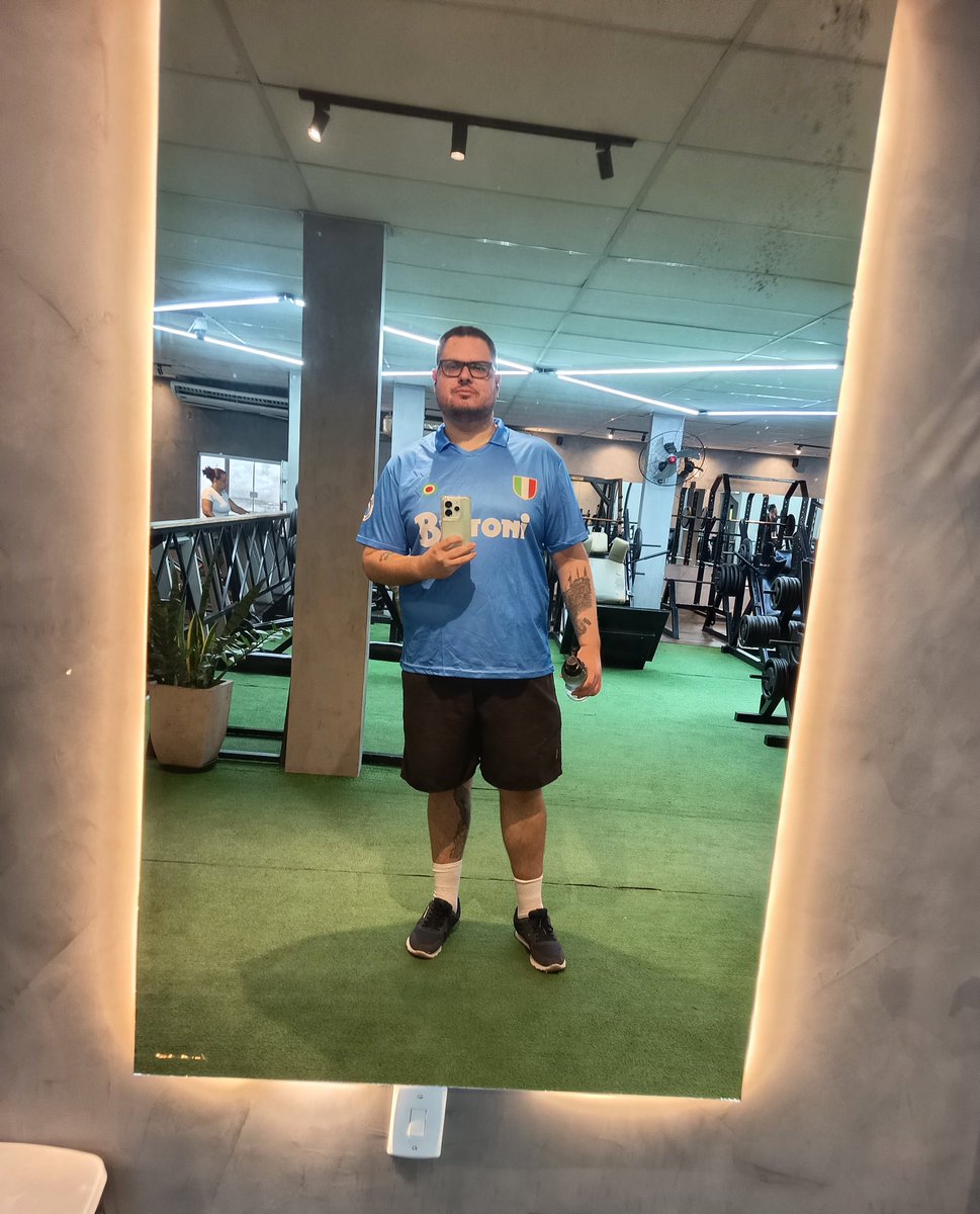 illuizb's tweet photo. stamattina in palestra. https://t.co/Qv8m5i8L5j