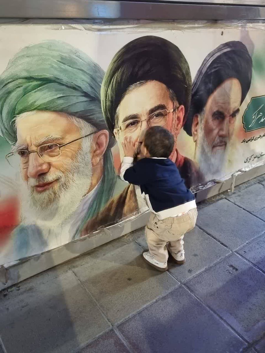 BadaliSabi6872's tweet photo. بچه هاتون اینطوری حلال زاده بار بیارید https://t.co/QGgy42GXID