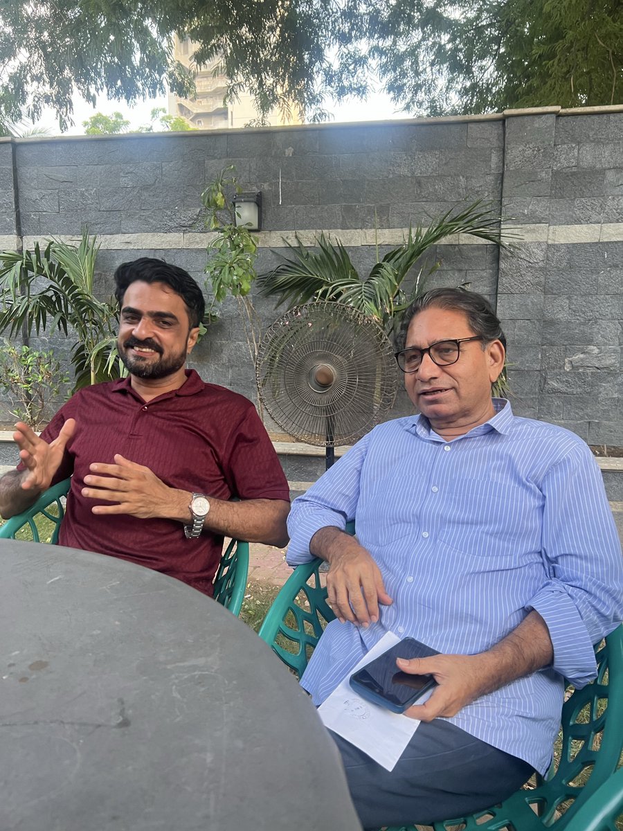 faridmemonppp's tweet photo. Healthy and meaningful discussion with teachers  Sir , senior journalists and friends at The Karachi Press Club https://t.co/yFIkmZyFDM