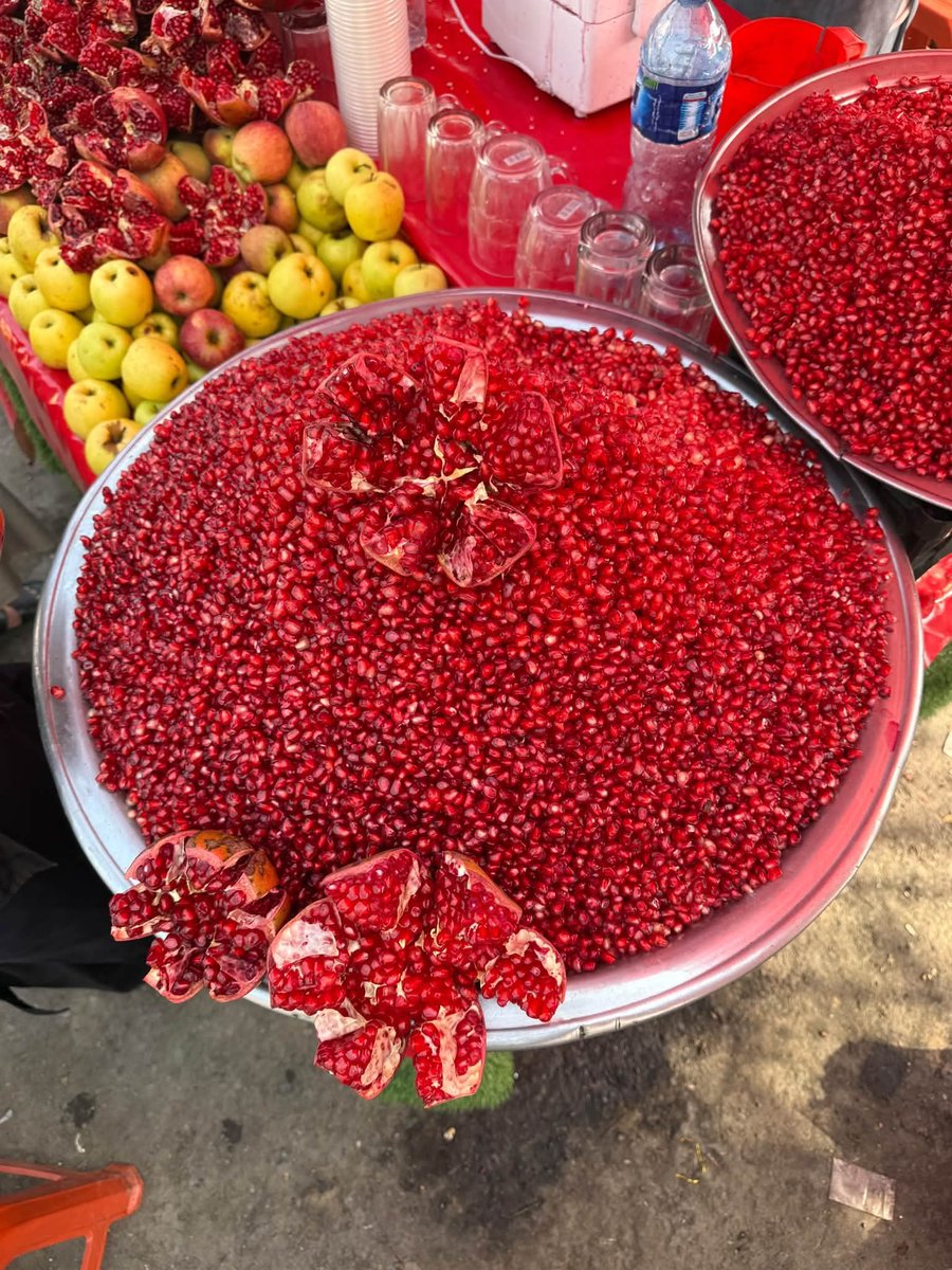 Shakirlamar's tweet photo. Due to Pakistan’s flawed foreign policies, we were deprived of enjoying Afghanistan’s delicious pomegranates this year.
#Afghanistanpomegranates #Quetta #Kabul https://t.co/eAQkecshSe