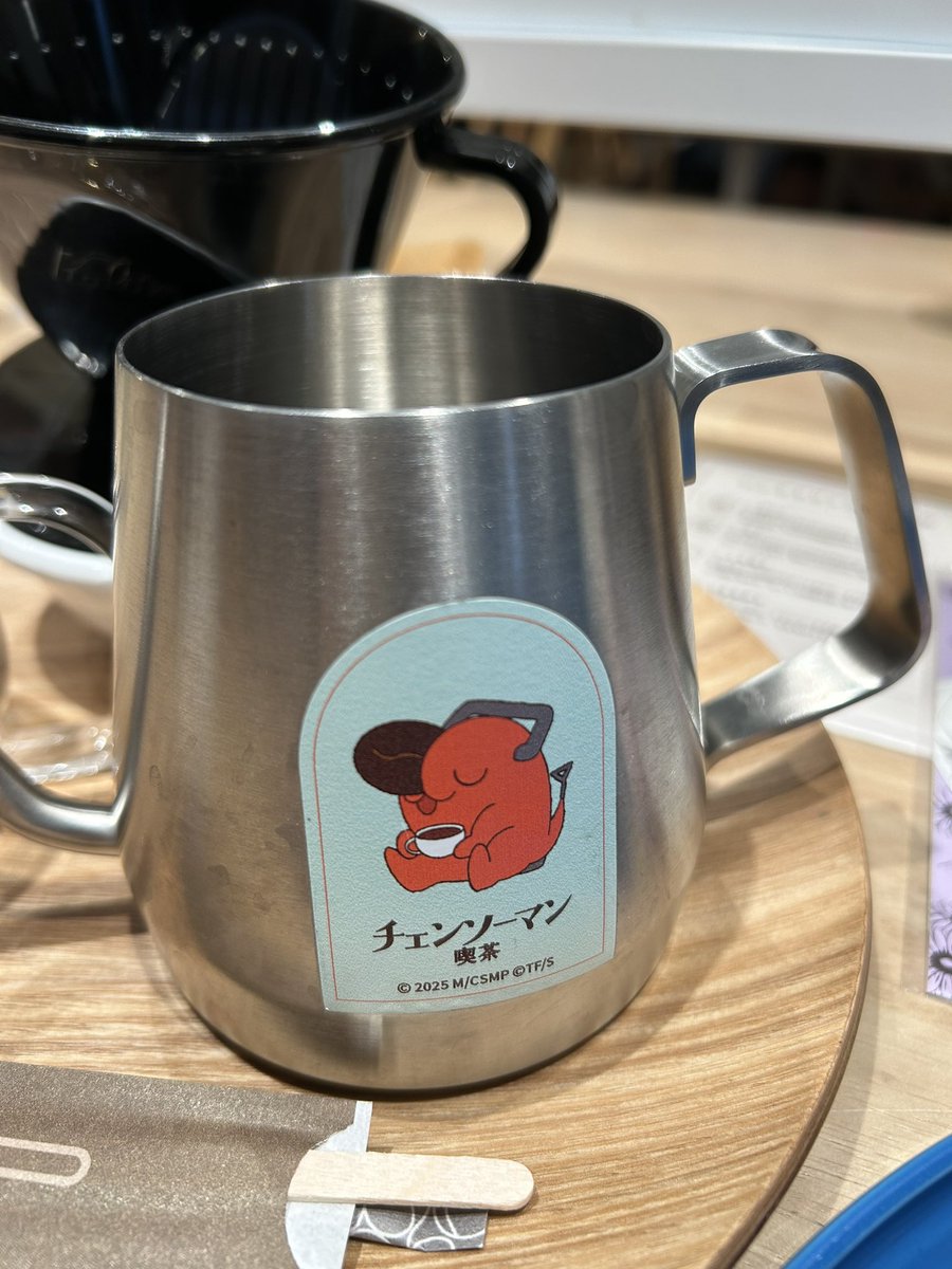 shiseofficial's tweet photo. チェンソーマン喫茶に行ってきたぞ！！
公開から１年経ってもコラボカフェやってくれることに真面目に感謝している
お料理すごいクオリティ高かったし、デンレゼのパネルはなんか心キュッてなる。
でも尊い
あと5年は引きずる予定です。 https://t.co/9e64O7XSiE