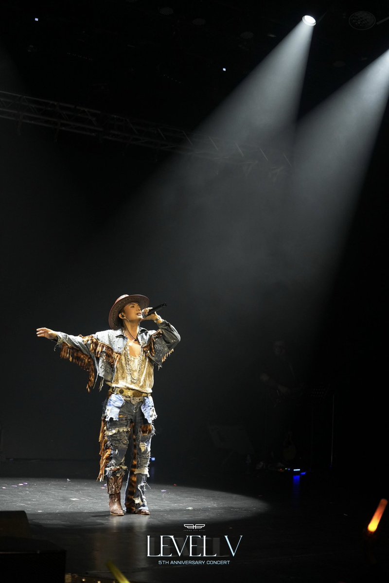 PressHitPlay's tweet photo. Press Hit Play Level V: 5th Anniversary Concert

JP unleashes his inner rockstar with an electrifying rendition of FireHouse’s “Love of a Lifetime.” 🎸🔥

#PressHitPlay #PHPLevelV #LEVELVConcert #PPOP #PHP5thAnniversary https://t.co/bHhl6ZXm87