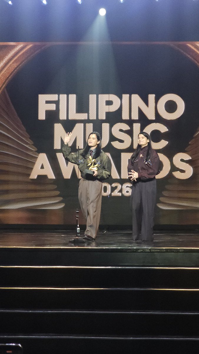 BenAndBenMusic's tweet photo. LIWANAAAG! Nanalo tayo sa Filipino Music Awards! 💙💛😭 Lifetime Reimagined wins Folk Song Of The Year.
Sa Liwanag namin, mahal namin kayo! - Mula sa aming 9pc chicken nuggets! https://t.co/wuoJDzrswe