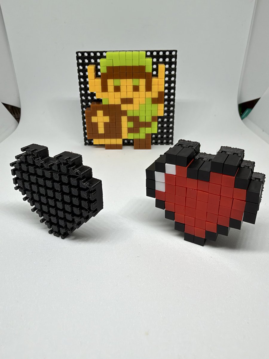 dotsBrothers's tweet photo. 3D dots.の第2弾は
ドット絵界隈ではすんごく有名な
ゼルダのハート❤️
PixelArtPark のイベントに置いてありそう https://t.co/h7BTi9Rk09