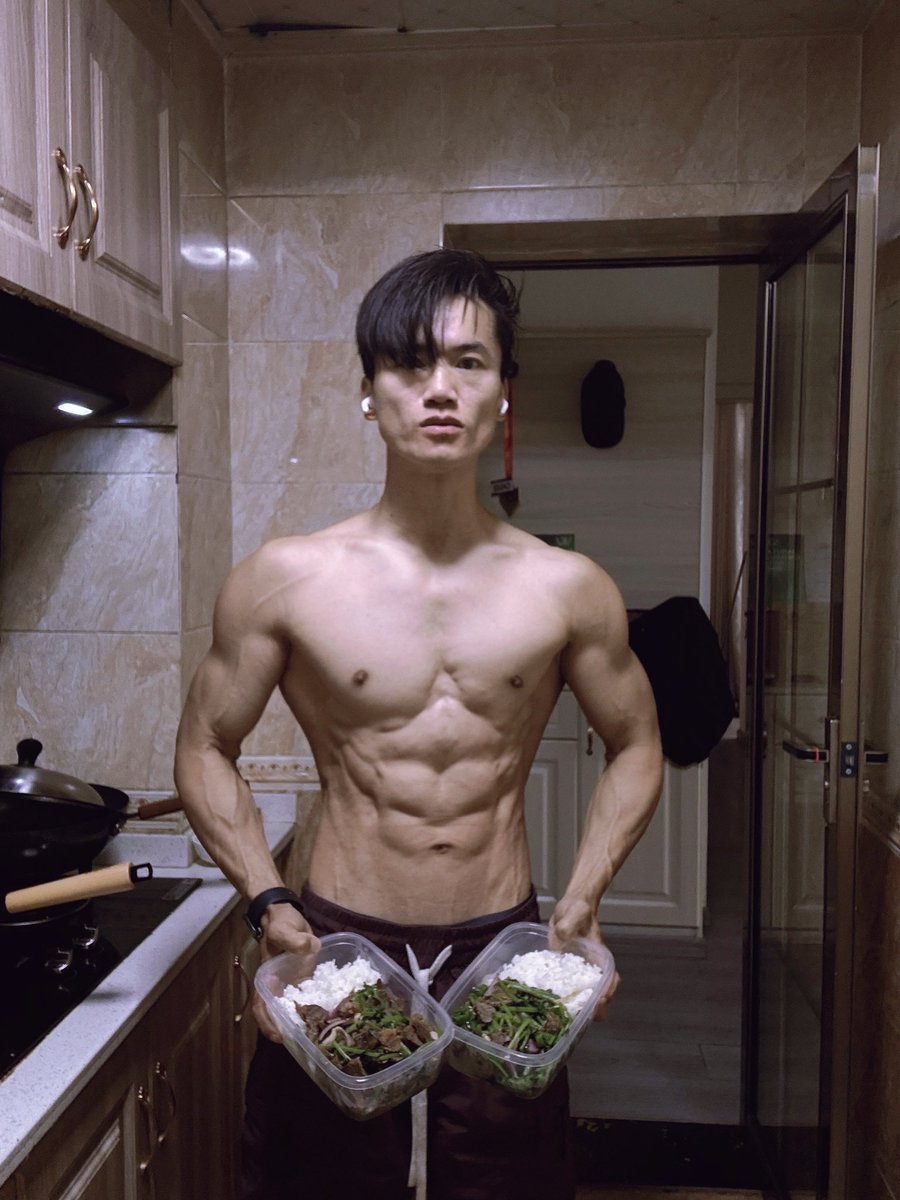 LongGuang142388's tweet photo. @morellifit Stop fixating on creatine.
Study your macro split instead:
3× carbs, 2× protein, 1× fat, grams per kg bodyweight. https://t.co/yee4hSEC2M