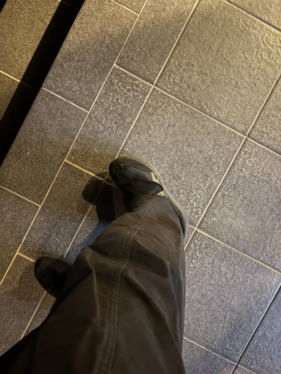 04__s_tr's tweet photo. このasicsの靴、渋いけど可愛いし歩きやすくてお気に入り✩.*˚ https://t.co/TFE4WVMIC0