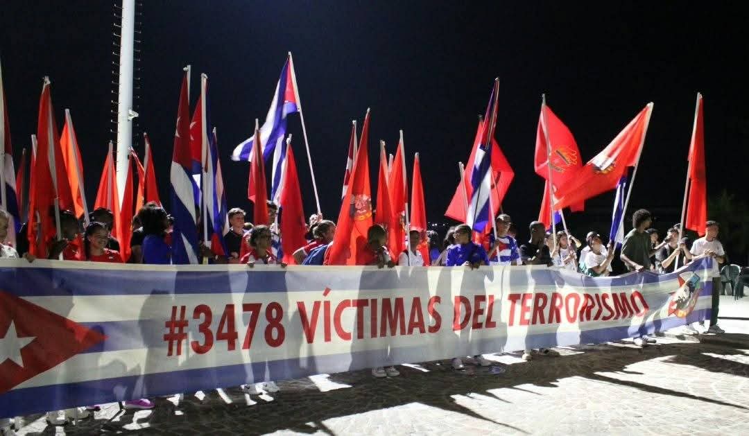 yudi_mercedes's tweet photo. El imperialismo yanqui en su afán desmedido de destruir  la Revolución Socialista ha empleado el Terrorismo de Estado contra #Cuba y nuestro pueblo ha sido su principal víctima. https://t.co/ExII9FWzIg