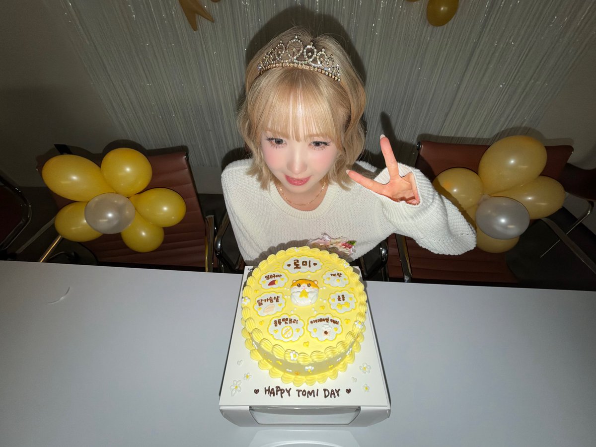 sa2m2nam3's tweet photo. [#SMNote] #HAPPY_HITOMI_DAY

해피토미데이💛
축하해주신 모두 정말 감사해여😽🎀

#히토미 #HITOMI #ヒトミ 
#SAYMYNAME #세이마이네임 #SMN #セマネ https://t.co/s6i3mAUMwP