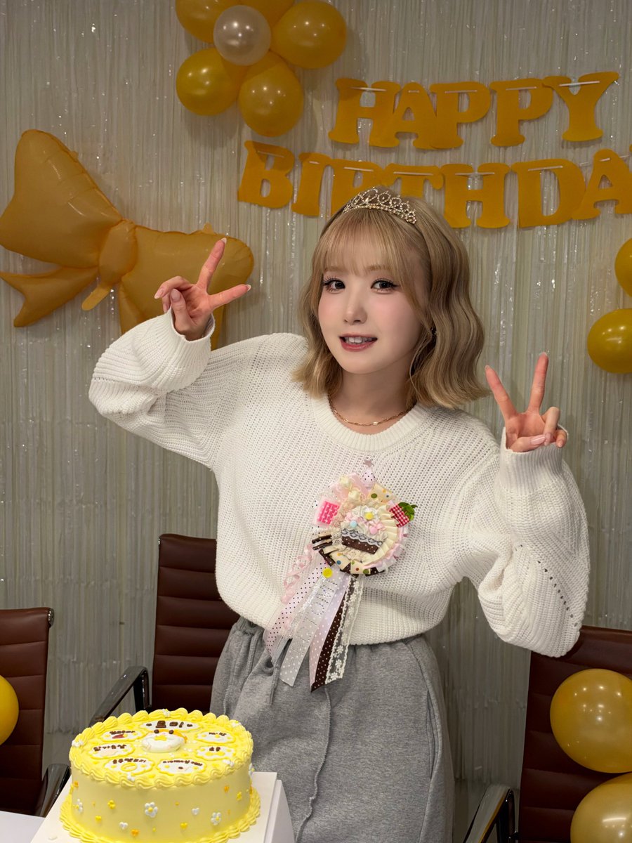 sa2m2nam3's tweet photo. [#SMNote] #HAPPY_HITOMI_DAY

해피토미데이💛
축하해주신 모두 정말 감사해여😽🎀

#히토미 #HITOMI #ヒトミ 
#SAYMYNAME #세이마이네임 #SMN #セマネ https://t.co/s6i3mAUMwP