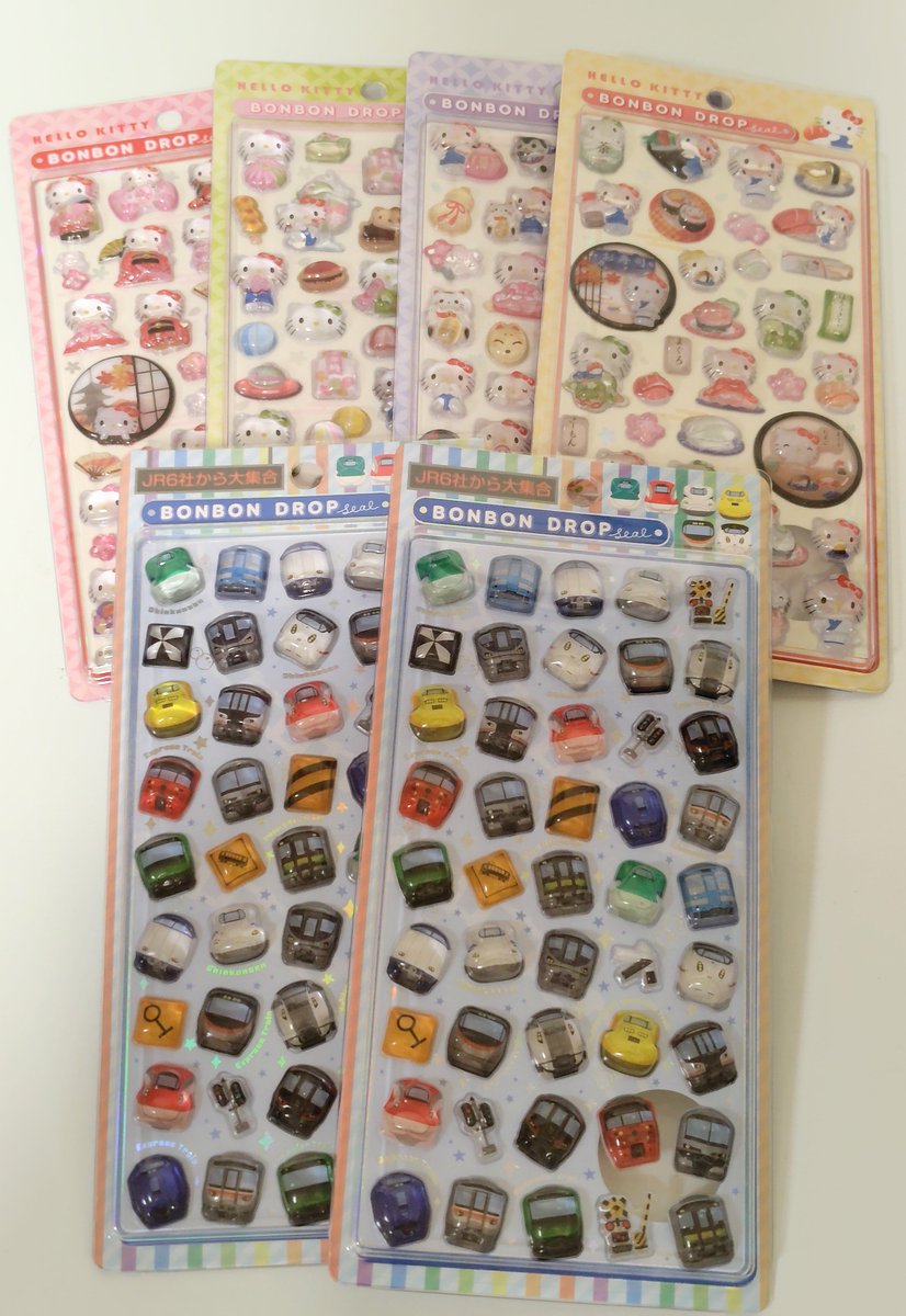 Beyondnightsky's tweet photo. 発売情報に気がついたのが寝る前でほぼ寝ずに始発に乗って #JRボンドロ を買いに行った🚃
始発から満員電車っぽいのに驚く😱
えっまだ今４時台だよねって何度も思ったよ😭
NewDaysのレジに並んでる時に和柄キティも普通に売ってるの発見😱
昨日ネットでも購入しちゃったし散財しすぎだなぁ…トホホ😅 https://t.co/31G4eDDoZK