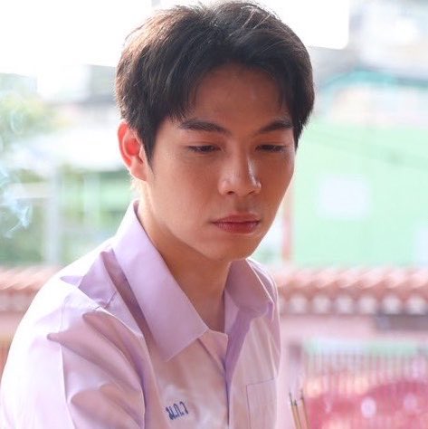 yuzumumu143's tweet photo. WWWHHYYYY IS MY LITTLE BOY SO SAD IN THIS SCHOOL STOP IT ✋🏻‼️‼️ https://t.co/VmnV9wwWpy