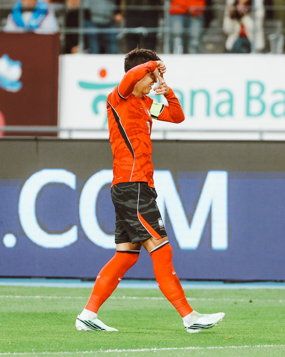 Spurs_KR's tweet photo. 대한민국 축구의 역사, 손흥민🇰🇷

오늘 우즈베키스탄전에서 국가대표 150경기 출전과 함께
59호골을 터트리며 역대 A매치 최다골 단독 1위를 달성했습니다!

언제나 자랑스러운 우리 주장 쏘니에게
아낌없는 축하와 응원을 보내주세요!🤍

#SpursKR #토트넘 https://t.co/kJYrm7jgoh